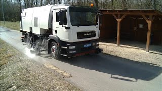 Balayeuse MUT Austrocleaner  Street Sweeper Road Sweeper Kehrmaschine Veegmachine [upl. by Agata453]