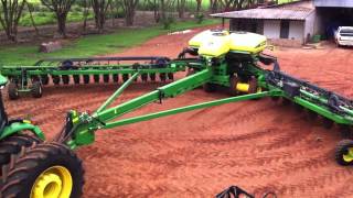 Plantadeira DB John Deere [upl. by Orlov]