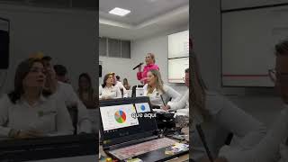 Colombia La alcaldesa de Ibagué Johana Aranda le cantó la tabla a los funcionarios [upl. by Ambrosine128]