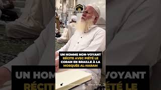 Un homme nonvoyant récite avec piété le Coran en braille à la mosquée AlHaram [upl. by Lavro]