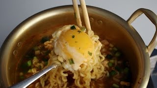 How to make Korean ramyeon Ramyeon 라면 aka ramen [upl. by Duntson]