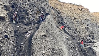 These four men seemed to be competing to destroy the cliff [upl. by Darice]