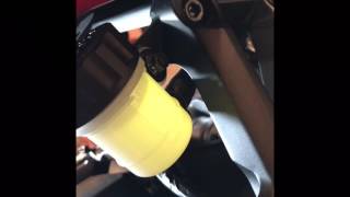 TUTO MECANIQUE MOTO remplacement bocal de frein et purge du liquide [upl. by Nraa905]