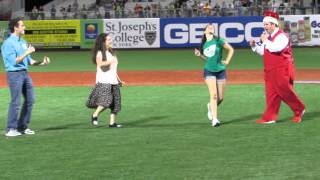 Elaine Dance Contest Brooklyn Cyclones Seinfeld Night 7514 [upl. by Tully]