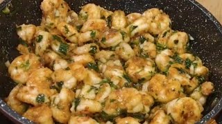 Crevettes sautées à l ail et au persil [upl. by Zerat]