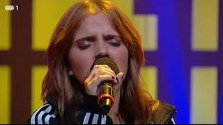 Carolina Deslandes – “A vida toda” versão acústica  Cá por Casa  RTP [upl. by Tnilf]