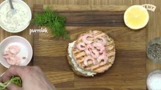 Slik lager du lakseburger med reker og tzaziki [upl. by Arlon272]