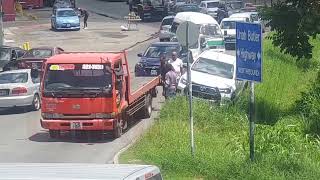 The driver of a wrecker stopped and assisted in pulling a Hilux from its stuck position in Chaguanas [upl. by Snodgrass760]