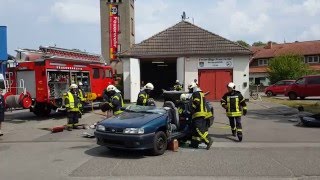 Personenrettung nach Unfall Feuerwehr Peenemünde [upl. by Joellen139]