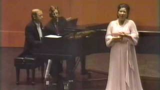 Elly Ameling live sings Schumanns quotDie Lotusblumequot [upl. by Vinaya]