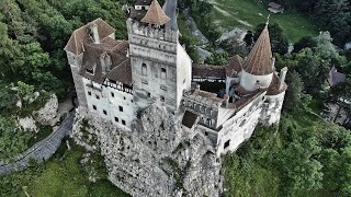 Así es el castillo real de DRÁCULA en Transilvania 🧛‍♂️🏰 [upl. by Ahsitul]