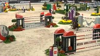 Oudtrainer over dood paard Hickstead [upl. by Mond]