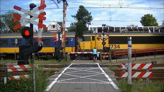 Spoorwegovergang Oss  Dutch railroad crossing [upl. by Gemma]