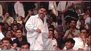 Fans funny dance on Attaullah Khan Esakhelvi song [upl. by Dimond]