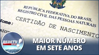 Cresce número de crianças sem o registro do pai na certidão [upl. by China]