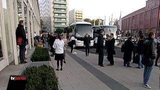 Demonstranten pöbeln bei Wohnungssuche in Berlin [upl. by Madelene]