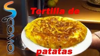 Cómo hacer una tortilla de patatas y cebolla tortilla española [upl. by Thurstan]