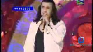 Sonu Nigam singing Tees Maar Khan [upl. by Eleda541]