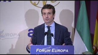 Casado reta a PSOE a retratarse con la ley de símbolos [upl. by Routh440]