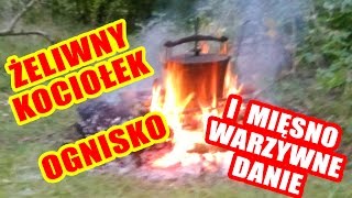 Myśliwski żeliwny kociołek na ognisko i mięsno  warzywne danie  Jedzenie na Biwaku [upl. by Euqinorev5]